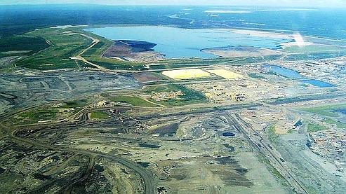 <i> l'exploitation des sables bitumineux se fait de facon extensive .</i>