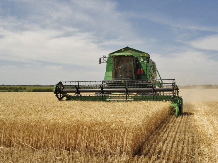 L'agriculture mécanisée productiviste : un danger pour les sols ? (source : www.volganet.ru)